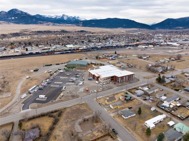 1215 E Gallatin Street, Livingston, MT 59047