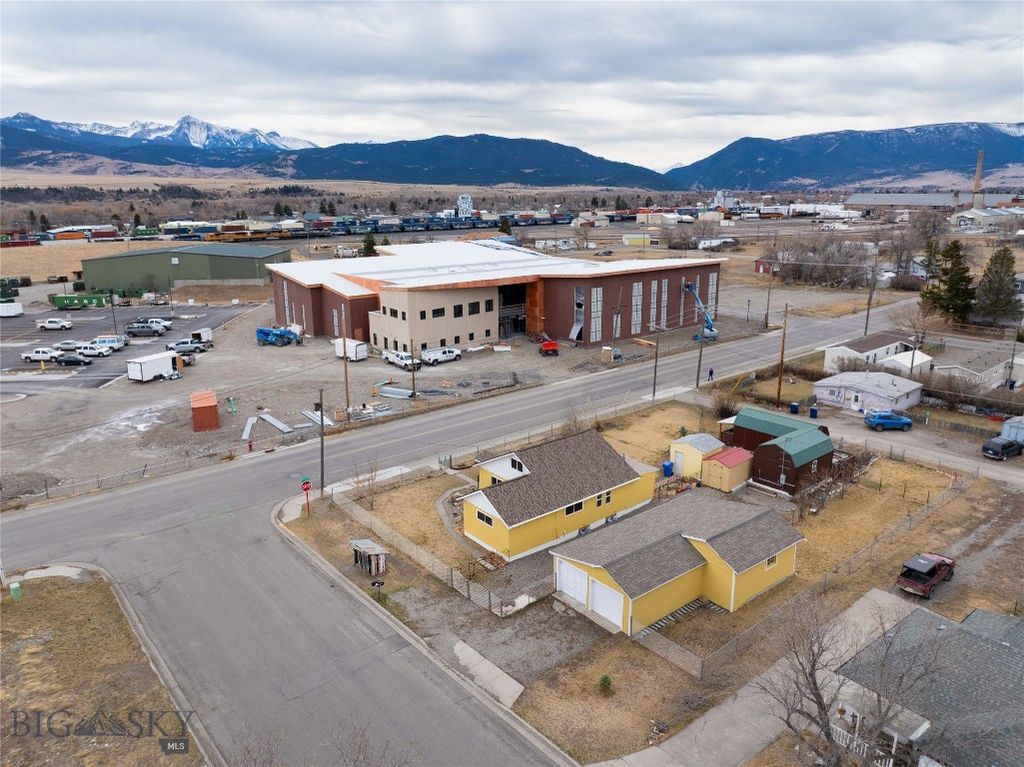 1215 E Gallatin Street, Livingston, MT 59047