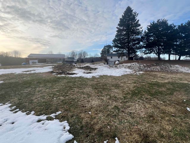 7020 E Arnold Lake Road, Harrison, MI 48625