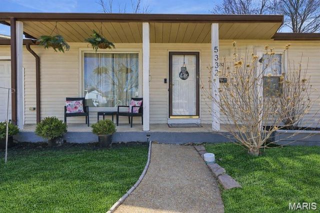 5332 Ville Angela Lane, Hazelwood, MO 63042