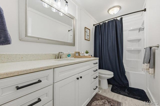 5332 Ville Angela Lane, Hazelwood, MO 63042