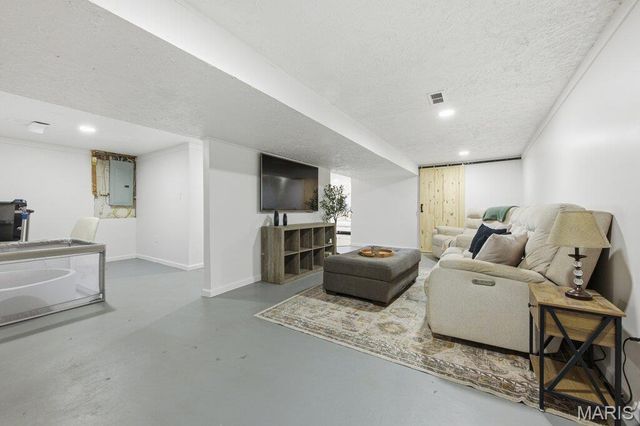 5332 Ville Angela Lane, Hazelwood, MO 63042