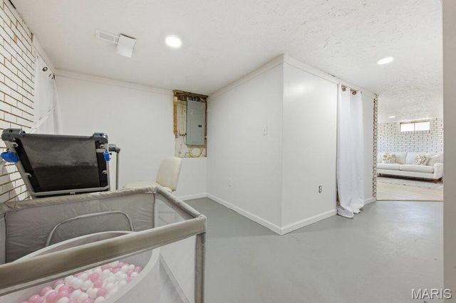 5332 Ville Angela Lane, Hazelwood, MO 63042