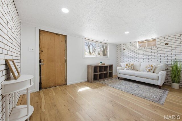 5332 Ville Angela Lane, Hazelwood, MO 63042