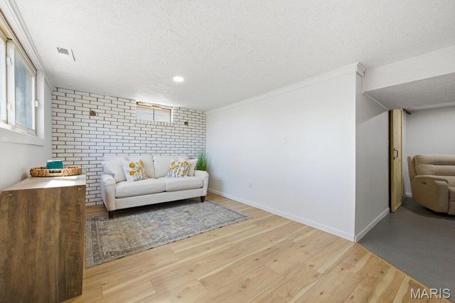 5332 Ville Angela Lane, Hazelwood, MO 63042