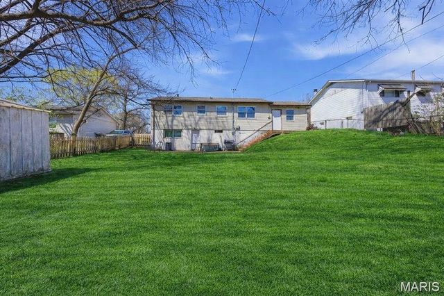 5332 Ville Angela Lane, Hazelwood, MO 63042