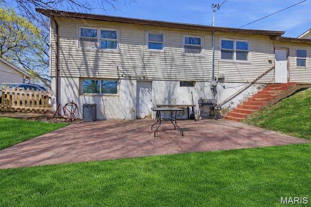 5332 Ville Angela Lane, Hazelwood, MO 63042