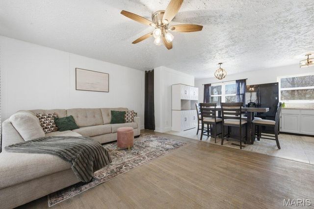 5332 Ville Angela Lane, Hazelwood, MO 63042