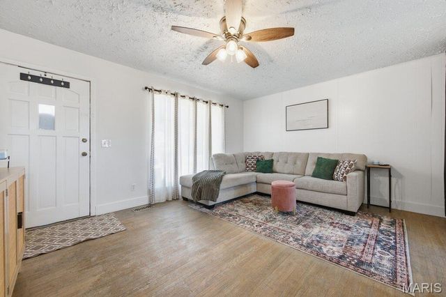 5332 Ville Angela Lane, Hazelwood, MO 63042