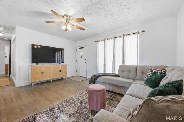 5332 Ville Angela Lane, Hazelwood, MO 63042