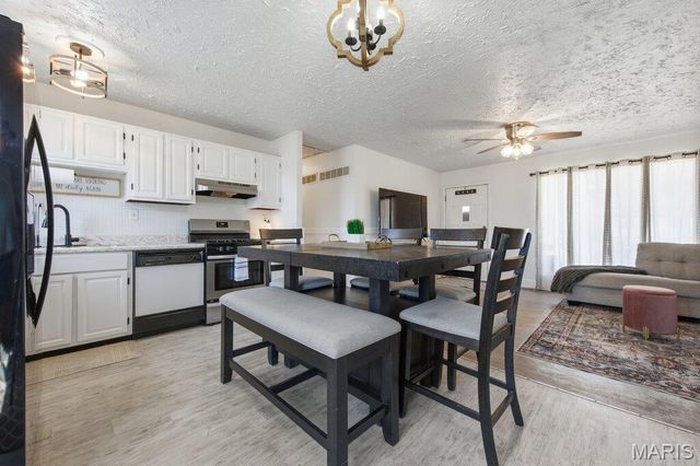 5332 Ville Angela Lane, Hazelwood, MO 63042