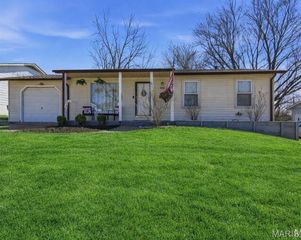 5332 Ville Angela Lane, Hazelwood, MO 63042