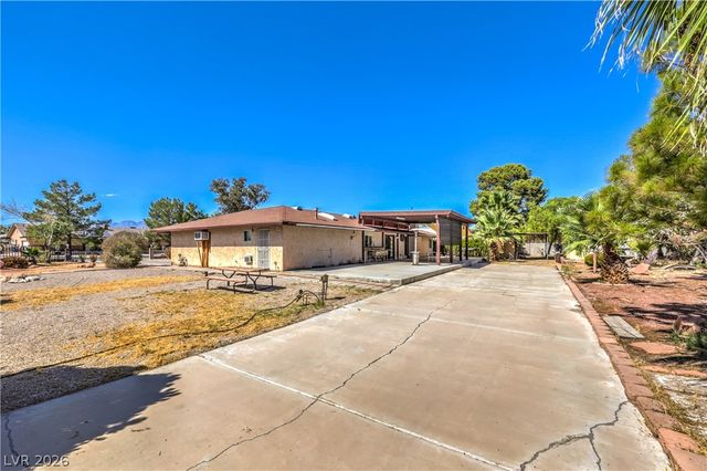 2880 Red Rock Street, Las Vegas, NV 89146