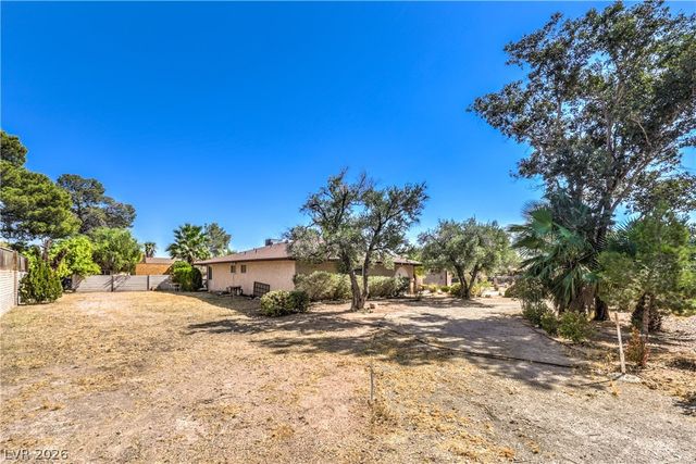 2880 Red Rock Street, Las Vegas, NV 89146