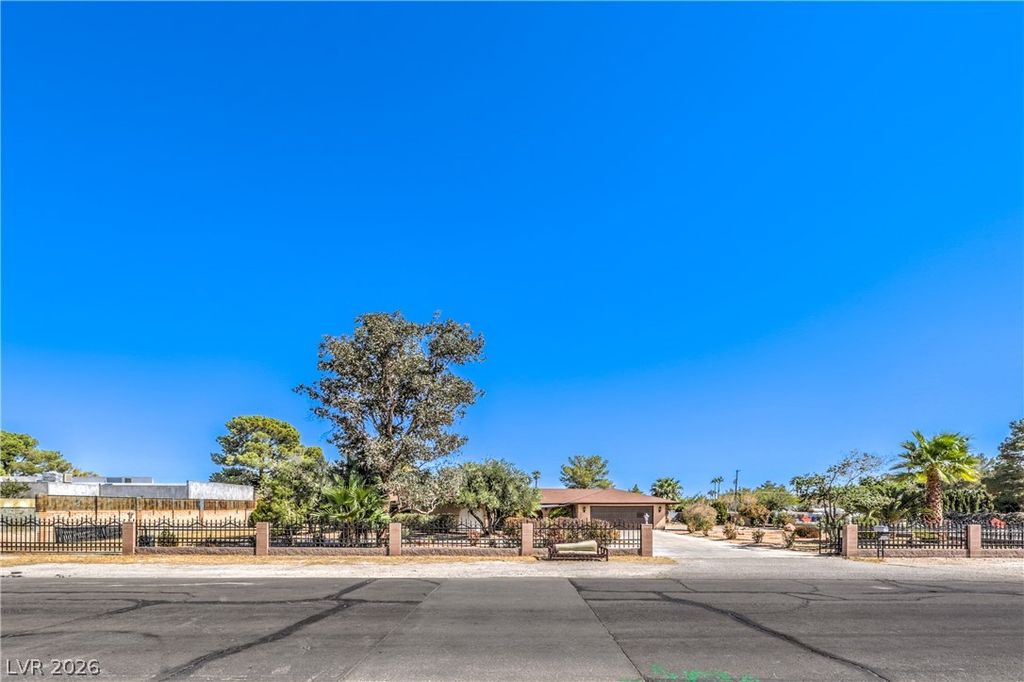 2880 Red Rock Street, Las Vegas, NV 89146