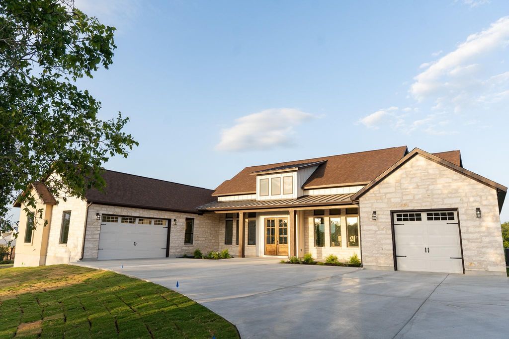 249 Moccasin CYN, Cedar Creek, TX 78612