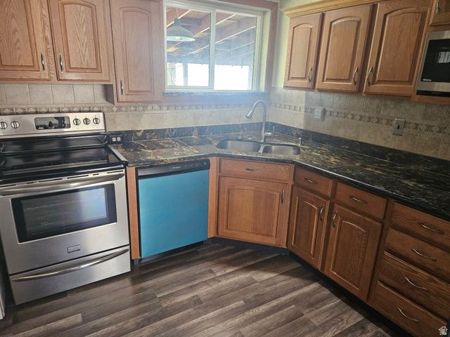 651 SHERWOOD DR, Layton, UT 84041