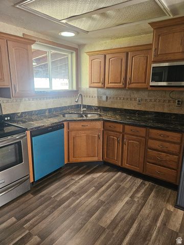 651 SHERWOOD DR, Layton, UT 84041