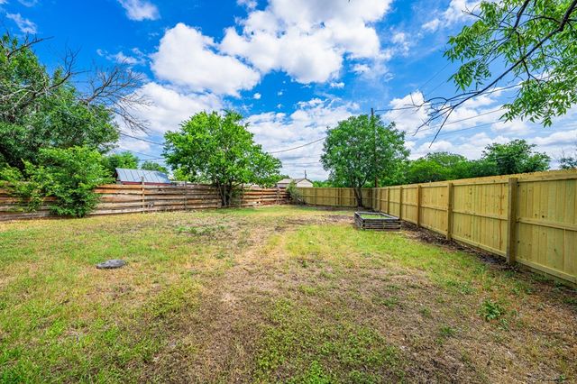 700 Lee St, Kerrville, TX 78028