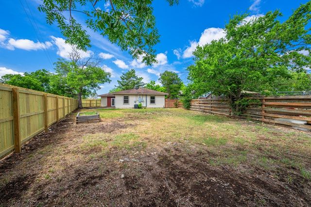 700 Lee St, Kerrville, TX 78028