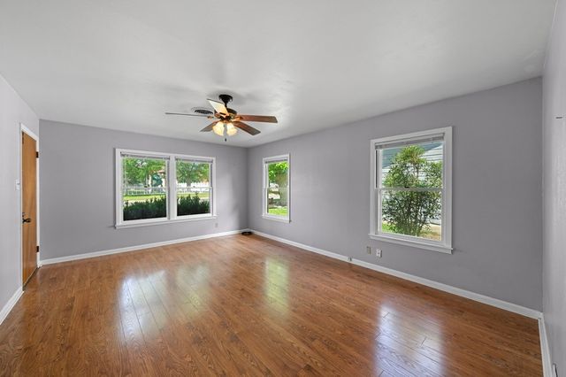 700 Lee St, Kerrville, TX 78028