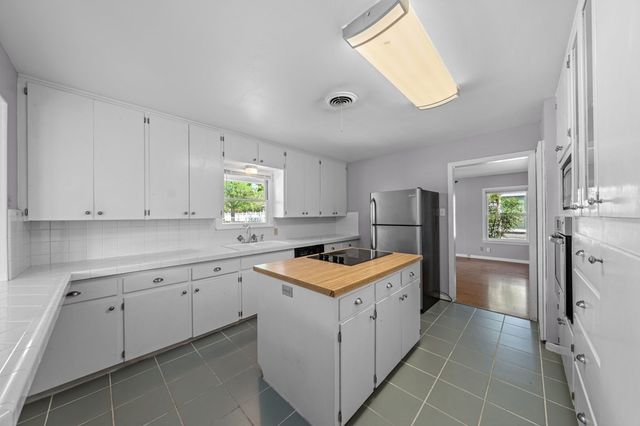 700 Lee St, Kerrville, TX 78028