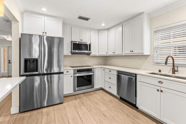 226 Moccasin Trail W, Jupiter, FL 33458