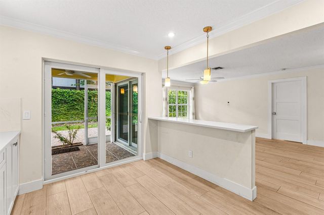 226 Moccasin Trail W, Jupiter, FL 33458