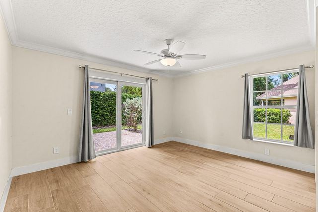 226 Moccasin Trail W, Jupiter, FL 33458