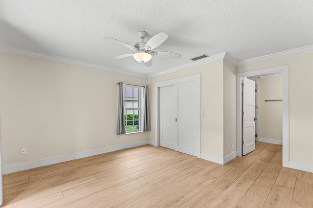 226 Moccasin Trail W, Jupiter, FL 33458