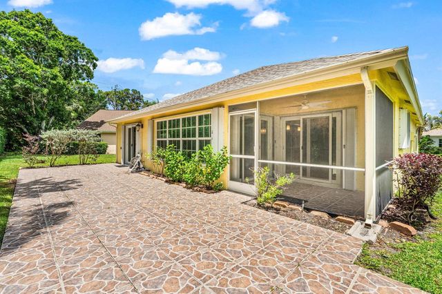226 Moccasin Trail W, Jupiter, FL 33458