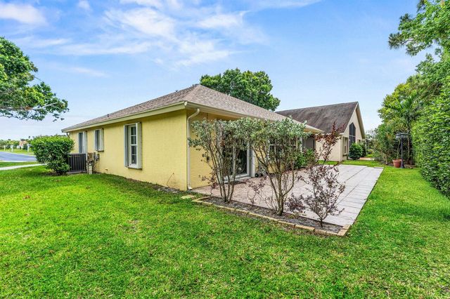 226 Moccasin Trail W, Jupiter, FL 33458