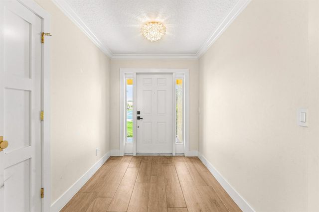 226 Moccasin Trail W, Jupiter, FL 33458