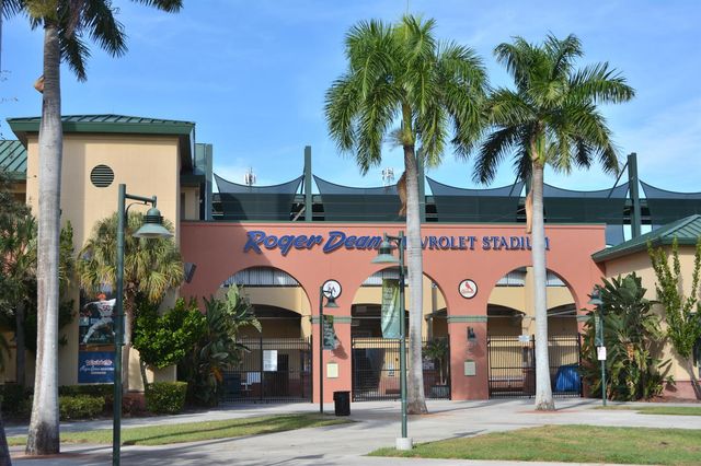 226 Moccasin Trail W, Jupiter, FL 33458
