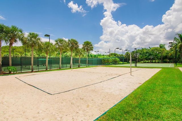 226 Moccasin Trail W, Jupiter, FL 33458