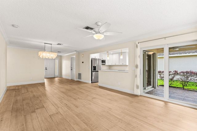 226 Moccasin Trail W, Jupiter, FL 33458