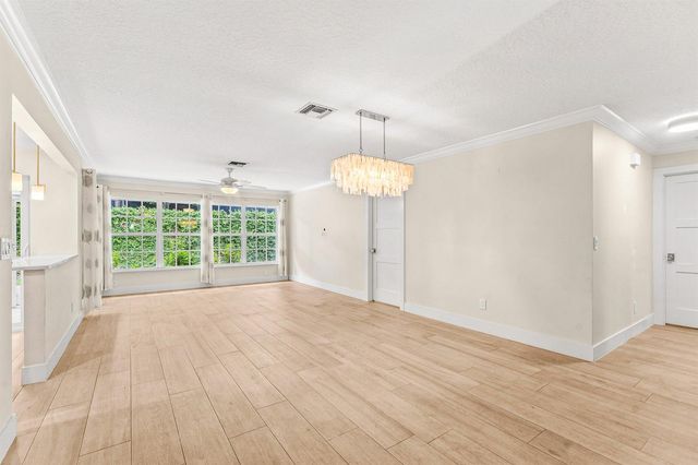226 Moccasin Trail W, Jupiter, FL 33458