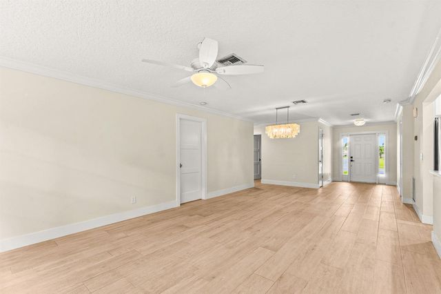 226 Moccasin Trail W, Jupiter, FL 33458