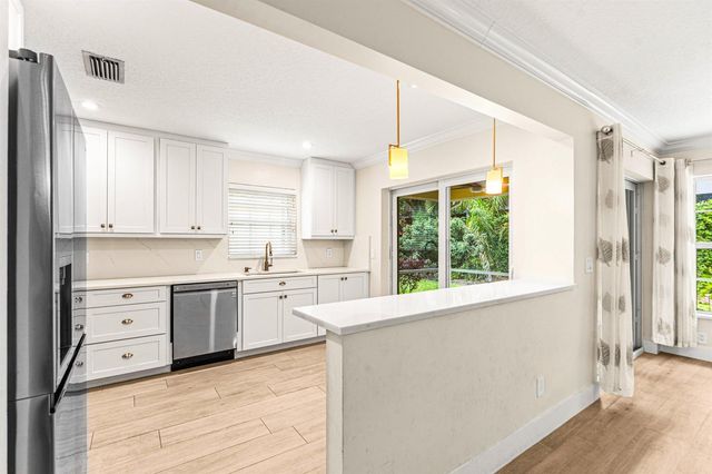 226 Moccasin Trail W, Jupiter, FL 33458