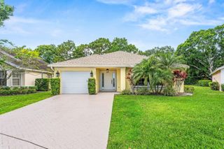 226 Moccasin Trail W, Jupiter, FL 33458