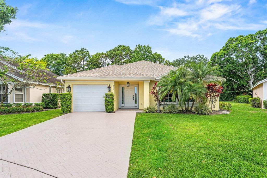226 Moccasin Trail W, Jupiter, FL 33458