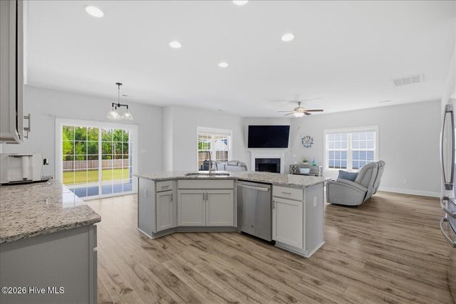 102 N Ardsley Lane, Rocky Point, NC 28457