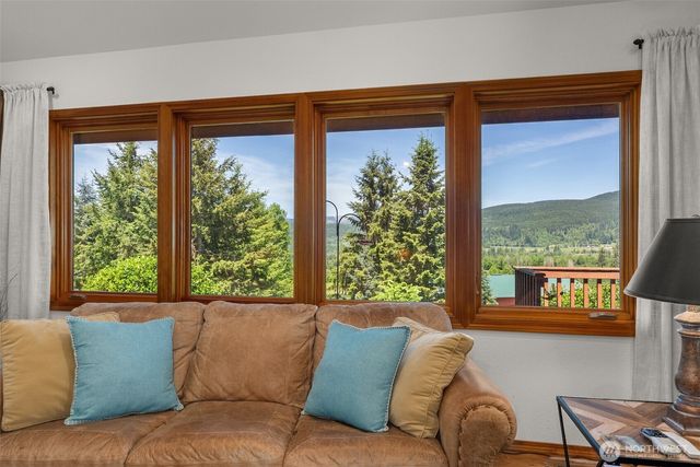 557 71 Mossyrock Avenue, Mossyrock, WA 98564