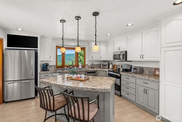 557 71 Mossyrock Avenue, Mossyrock, WA 98564