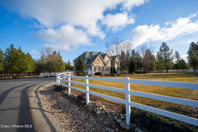 2019 E Brunner RD, Athol, ID 83801