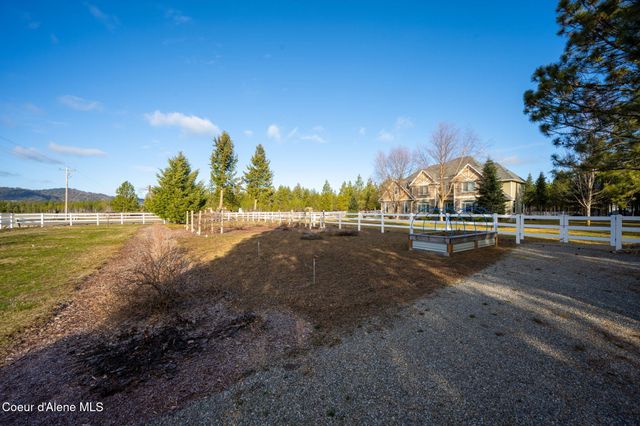 2019 E Brunner RD, Athol, ID 83801