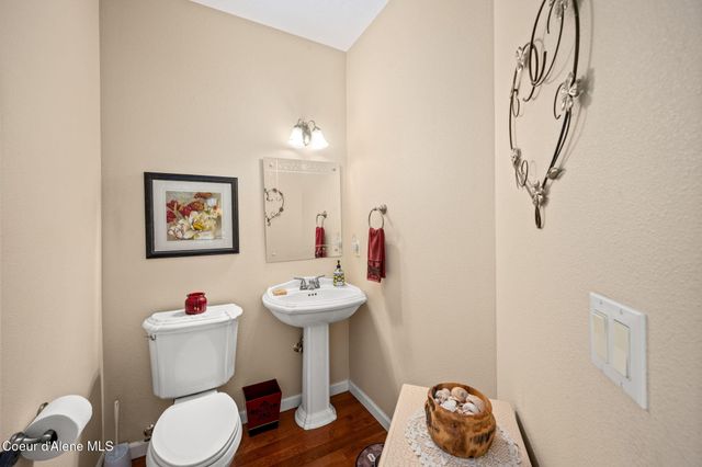 2019 E Brunner RD, Athol, ID 83801