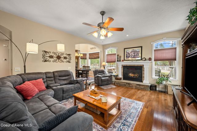 2019 E Brunner RD, Athol, ID 83801