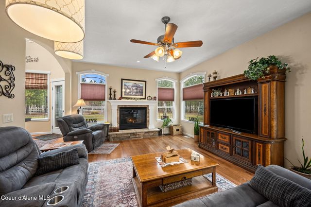 2019 E Brunner RD, Athol, ID 83801