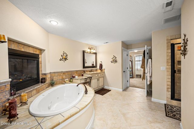 2019 E Brunner RD, Athol, ID 83801